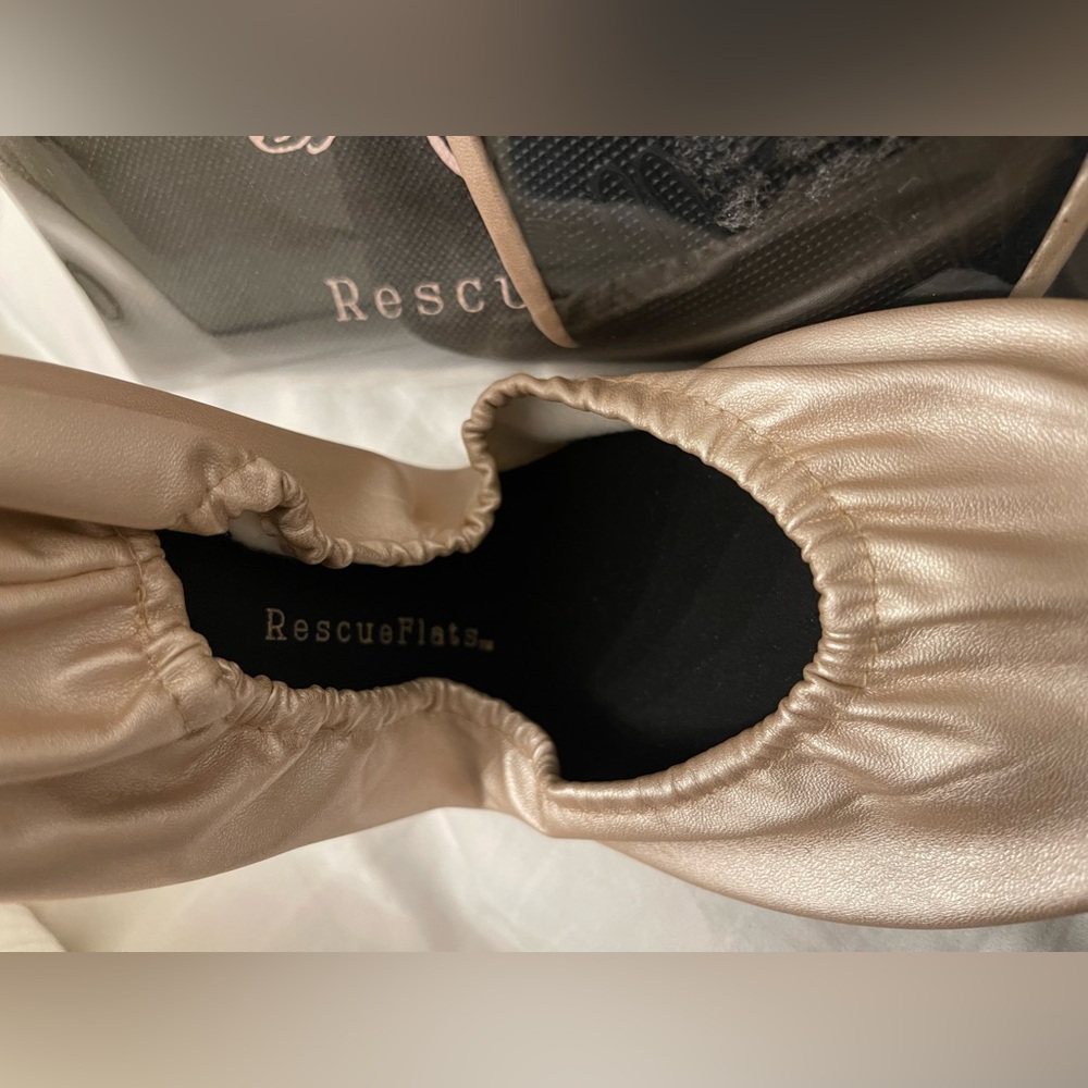 Rescue Flats NWT Sz 8-9 Medium NWT w/ Pouch & Dust Bag in Champagne Beige 🔥